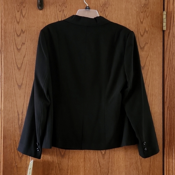 Misses NWT $130.00  Requirements 3-pc Size 14; Jacket, Pants, Skirt all in Black - Picture 5 of 16